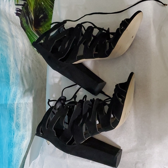 CHARLOTTE Russe lace up chunky heels w/Zipper in back .size 8 - Picture 2 of 6